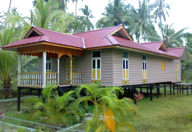 Rumah Adat Melayu di Kampung Melayu